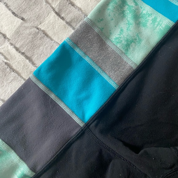 Size 6 lululemon shorts 4 inch - Picture 2 of 4